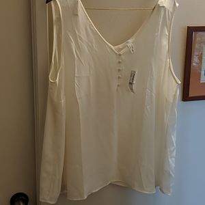 White sleeveless blouse 3X